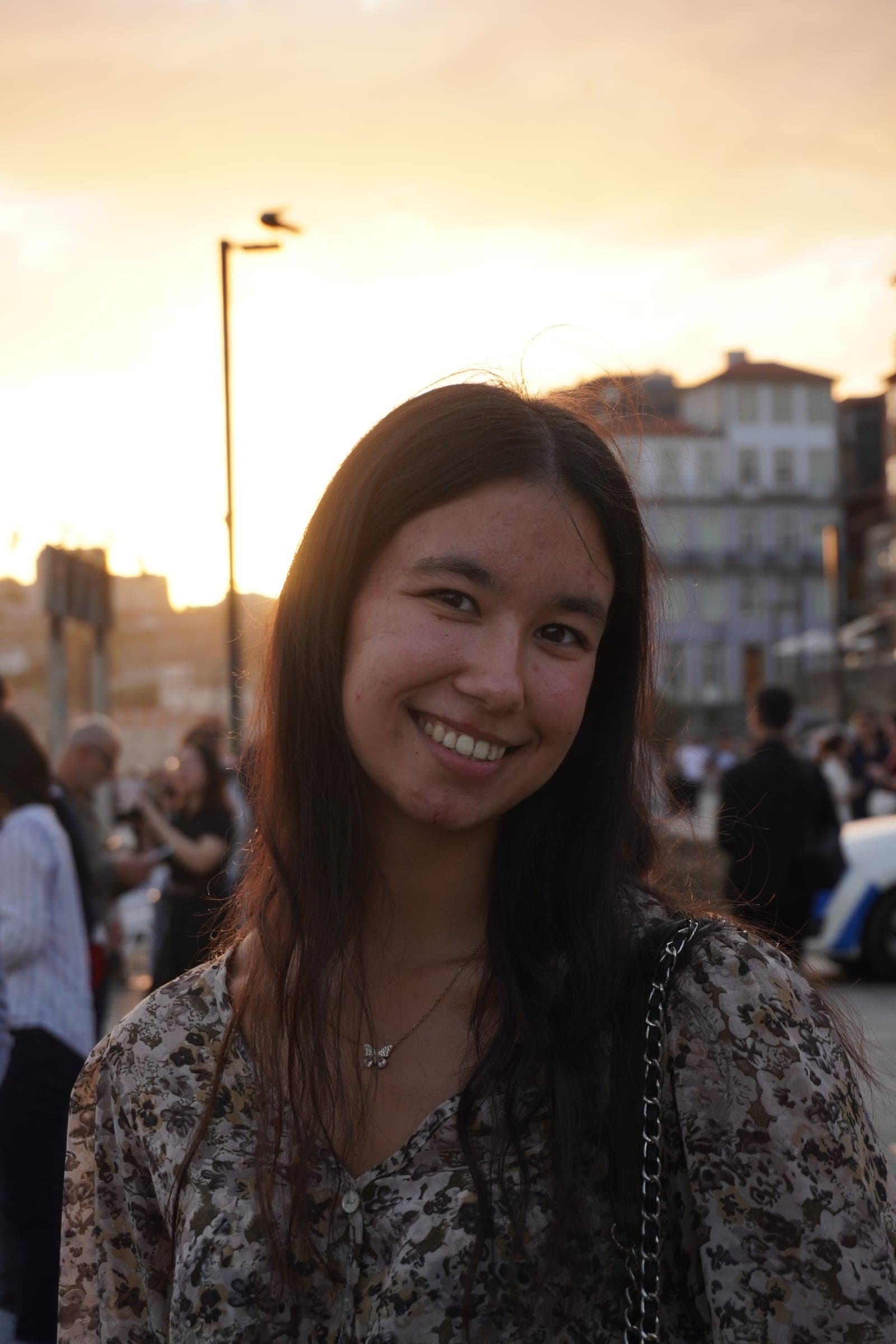 Retrato de rua ao pôr-do-sol.